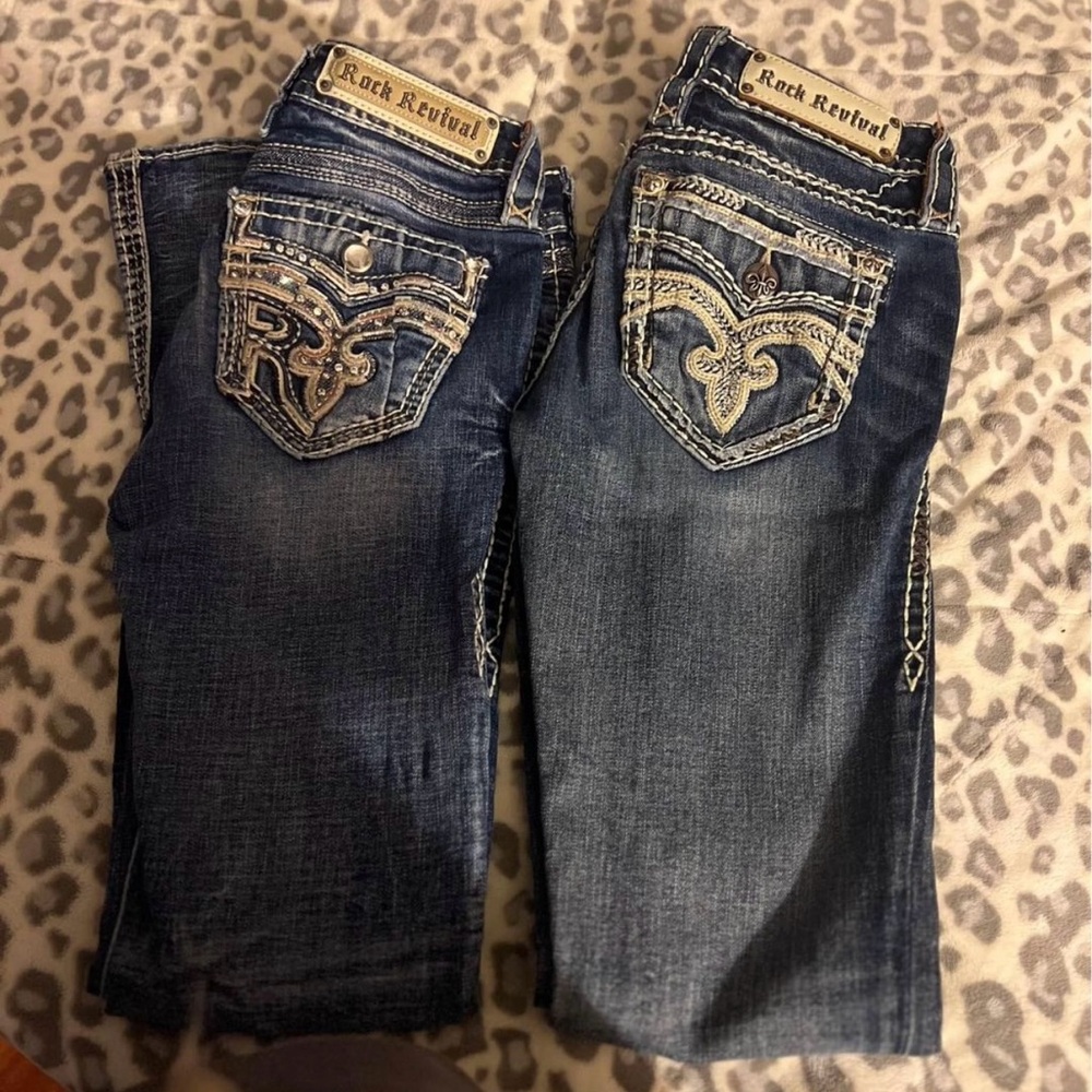 Like brand new
Straight leg size 25 & mid -rise skinny size 26 
$60e both for100